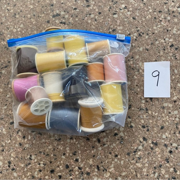 15 Spools of Sewing Thread in Multiple Colors - Picture 1 of 2